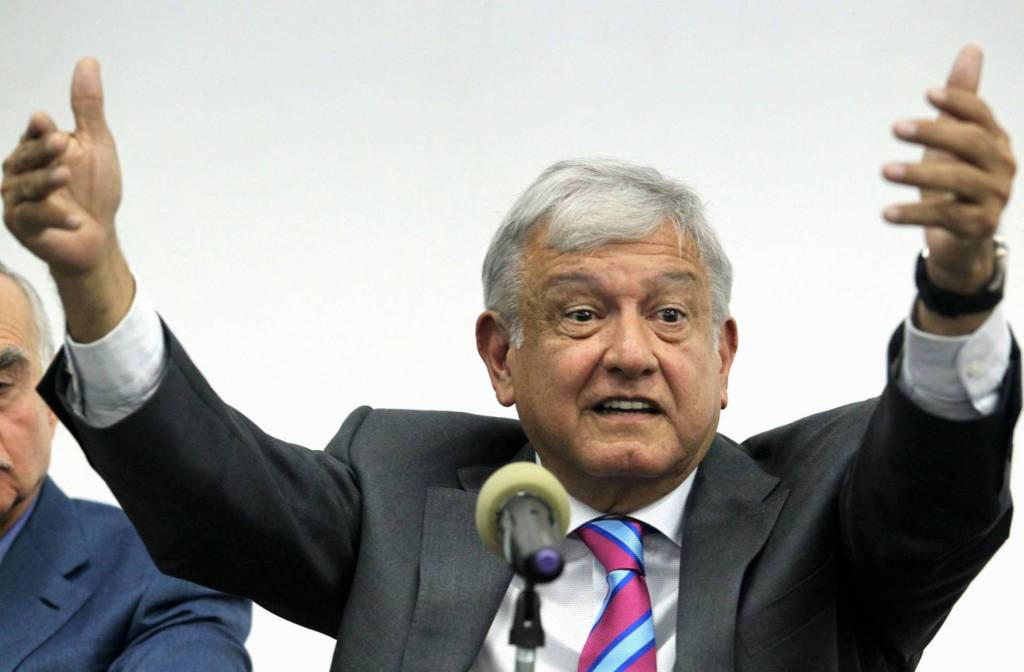 López Obrador marca distancia con los empresarios mexicanos al cancelar el aeropuerto de Peña&nbsp;Nieto