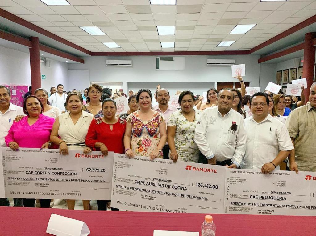 Más y mejores fuentes de empleo para los veracruzanos: Diputada Adriana Esther Martínez&nbsp;Sánchez