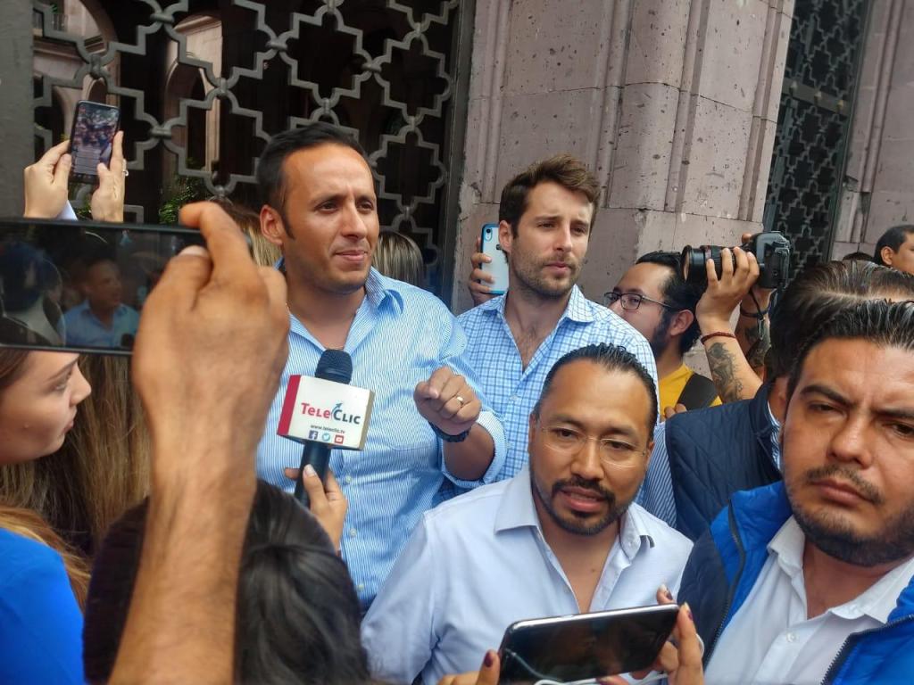 Impiden acceso a palacio a&nbsp;panistas