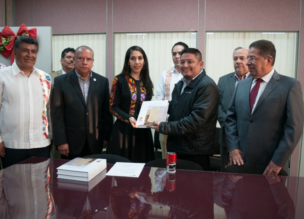 Recibe Ríos Uribe informe de la fiscalía