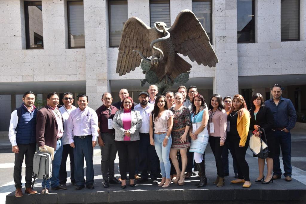 Atienden a ex trabajadores del seguro popular