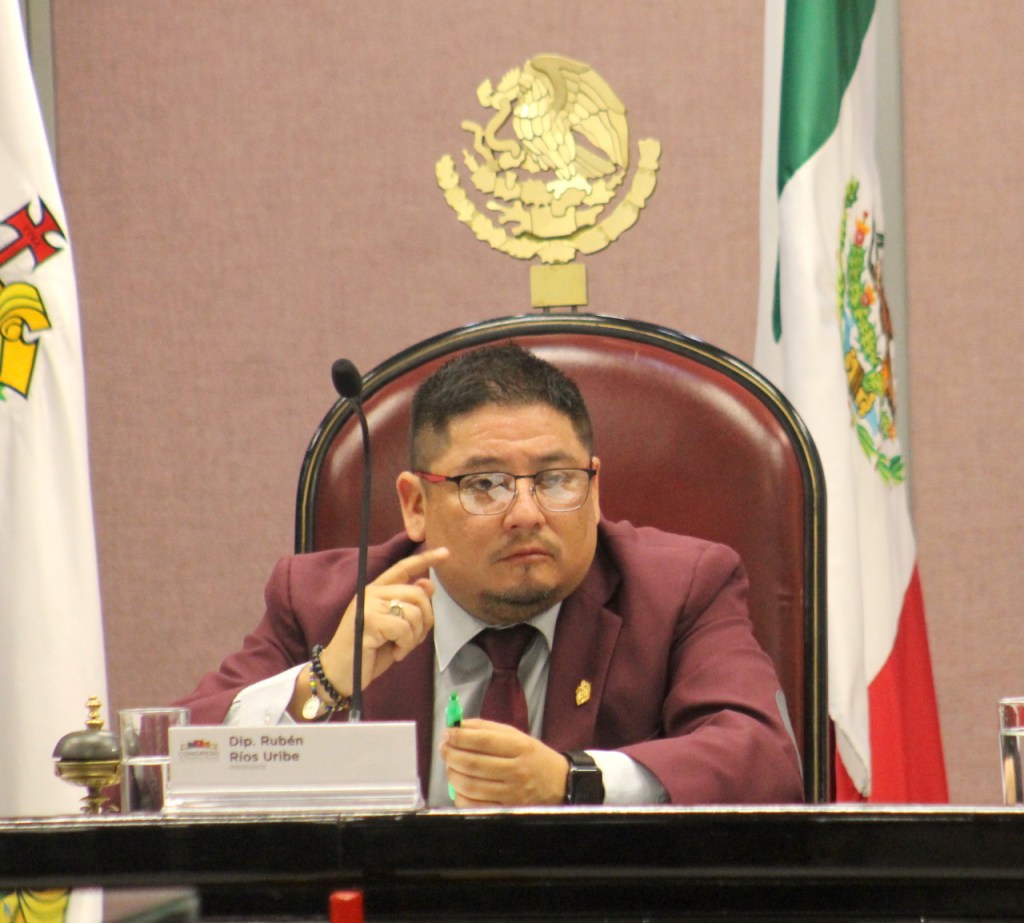 A favor del pueblo: Ríos Uribe