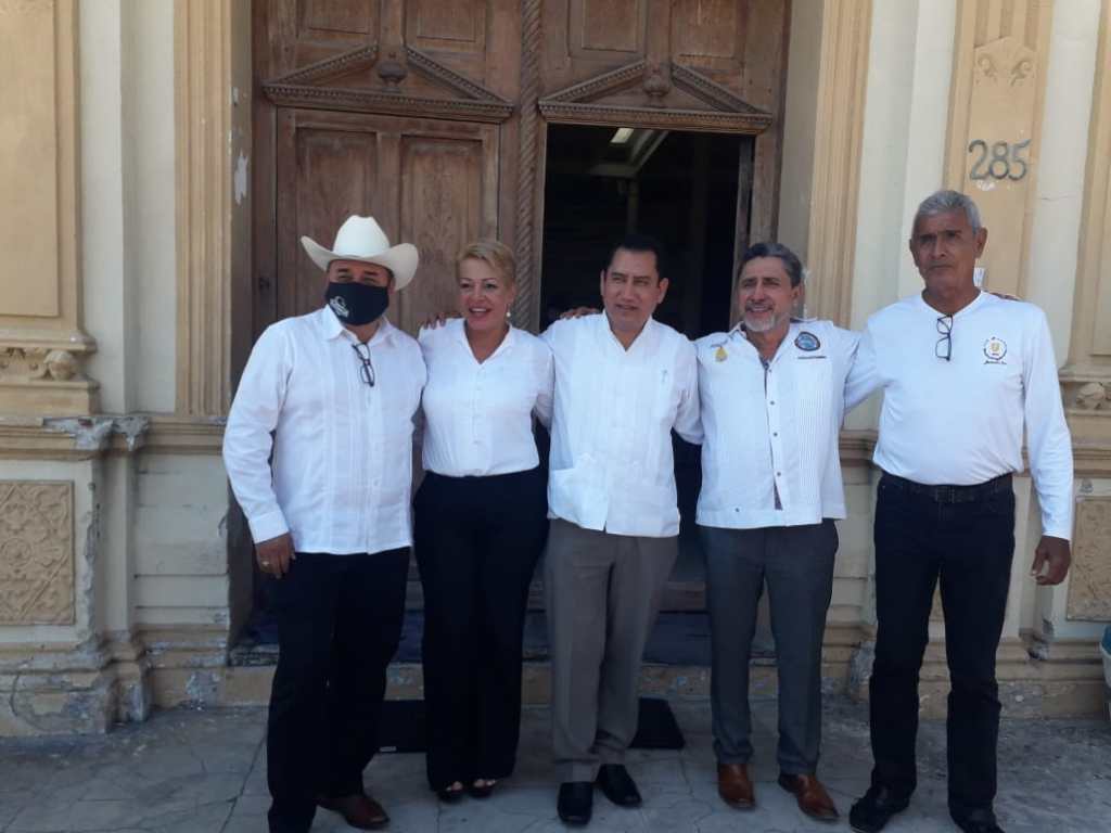 EL SCCAC PIDE A GONZALO VICENCIO QUE LLEVE EL MENSAJE DE AGRADECIMIENTO AL PRESIDENTE DE LA&nbsp;REPÚBLICA.