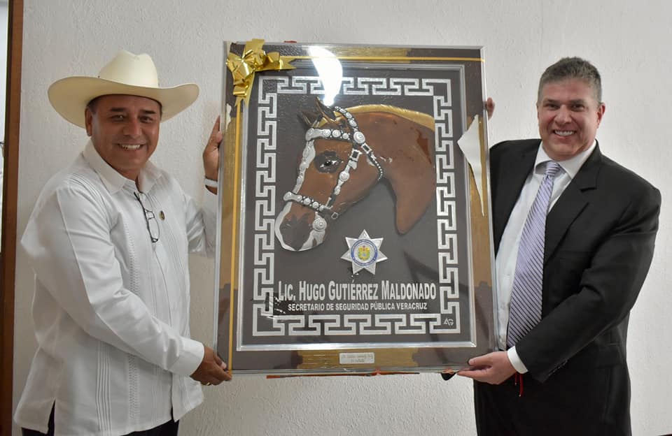 Asiste «El Potrillo» a graduación de cadetes en el CEIS