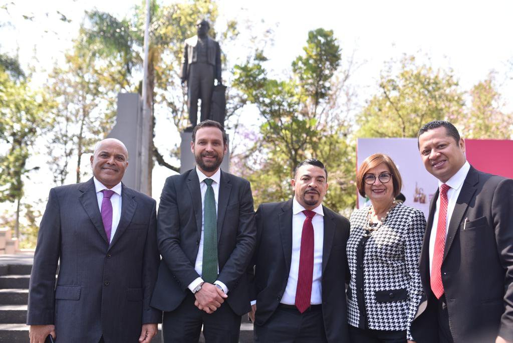 Los poderes conmemoran a Juárez en la&nbsp;capital
