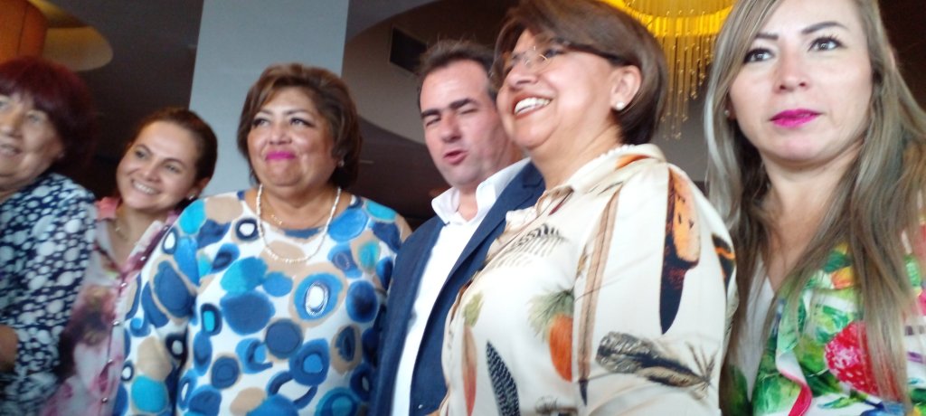 Pepe con mujeres&nbsp;xalapeñas