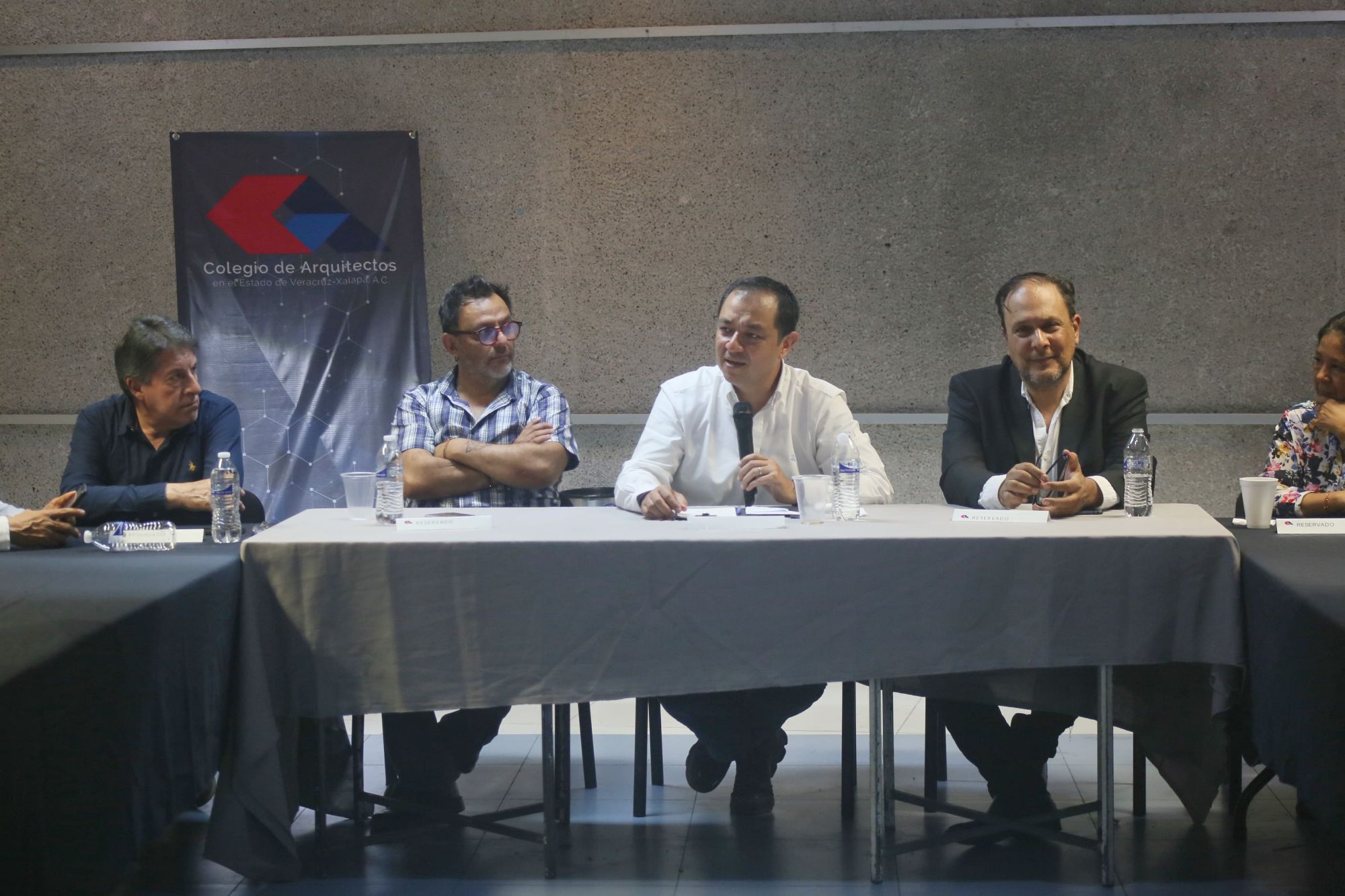 Arquis construyen con Américo
