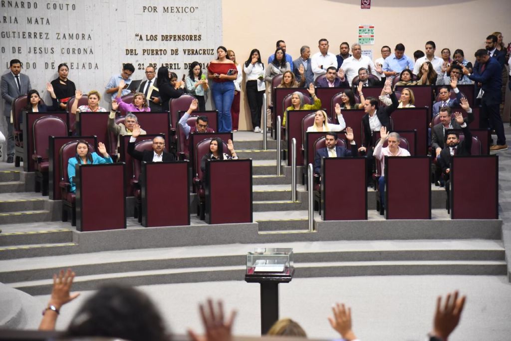 Aprueban comisiones legislativas