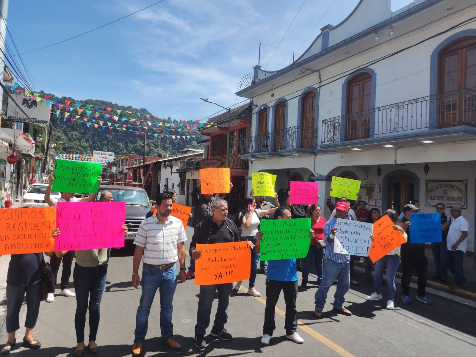 Toman de rehén al municipio